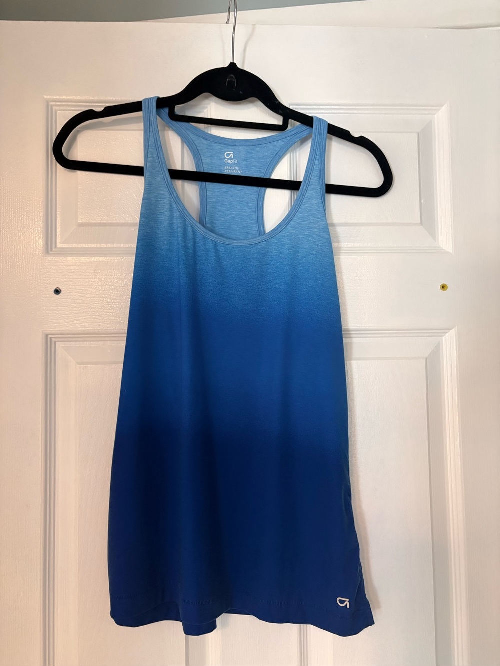 GapFit Breathe Blue Ombre Racerback Workout Tank Top size Medium